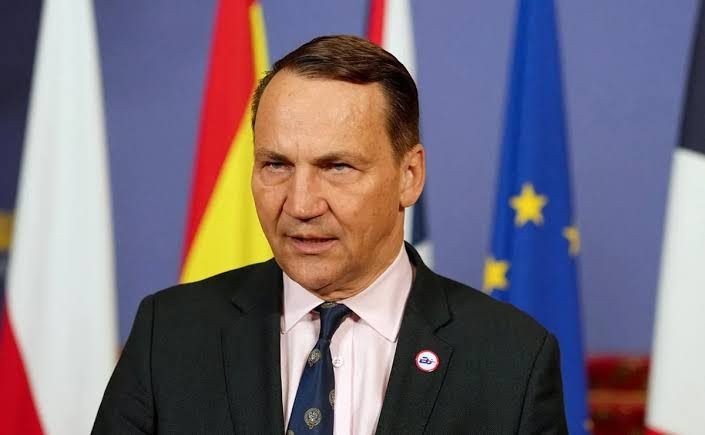 Sikorski Putinin danışıqlara qoşulmasına ETİRAZ ETDİ: “Təcavüzkara təzyiq göstərmək lazımdır”
