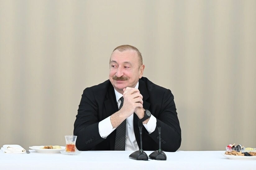 İlham Əliyev FIFA U-15 dünya çempionatının və festivalının açılış mərasimini izləyir