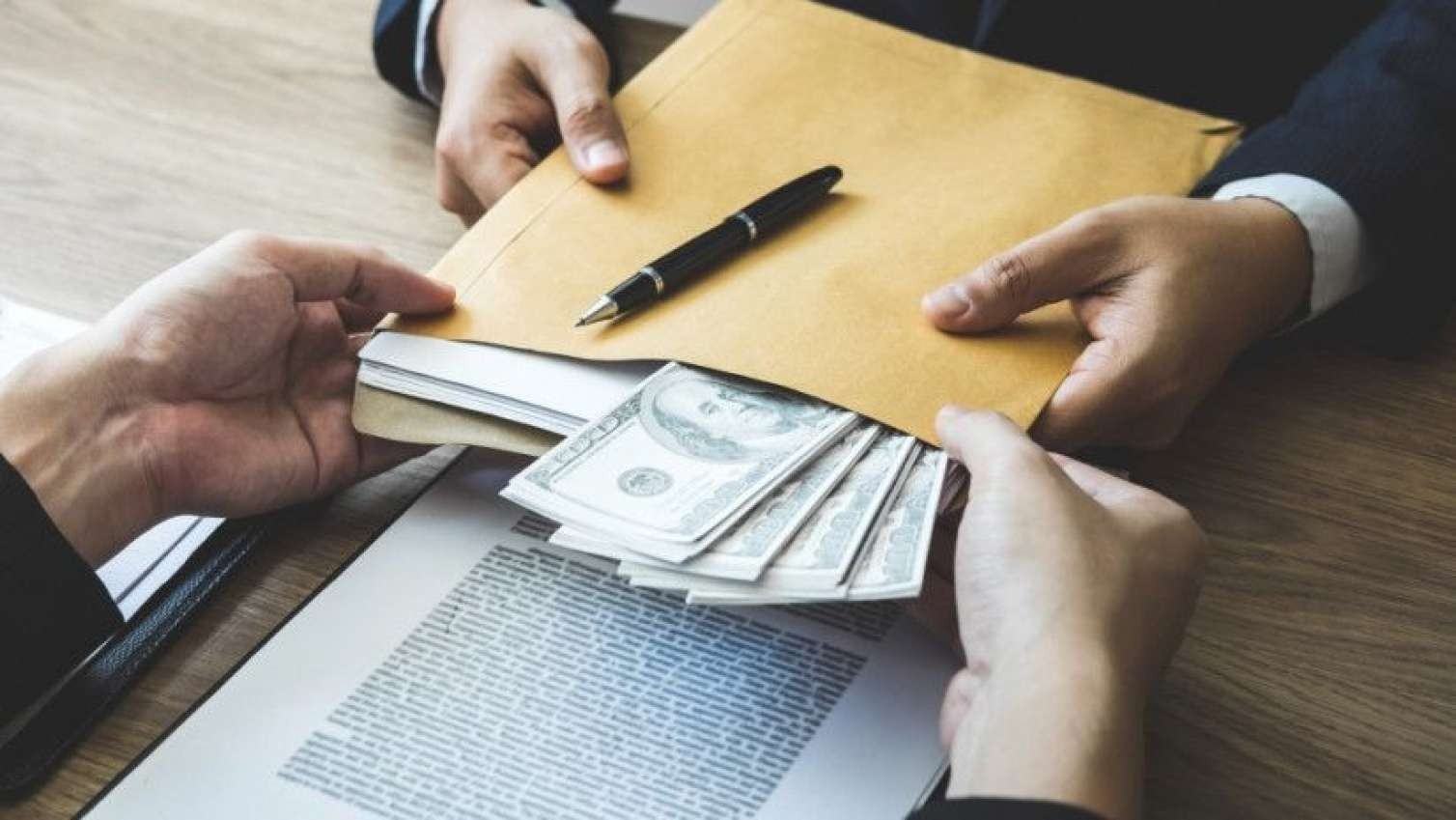 Korrupsiya yolu ilə ölkədən çıxarılan vəsaitlər qaytarılacaq: Məkkə Konvensiyası nə vəd edir?