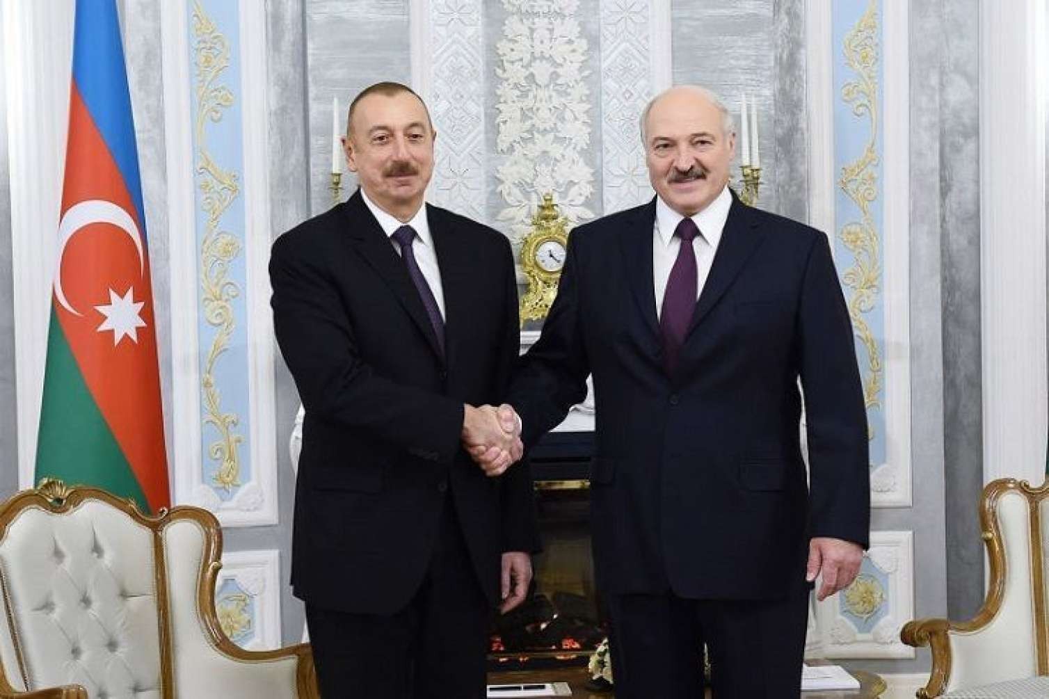 Lukaşenko Paşinyana işarə edərək Əliyevə nə dedi?