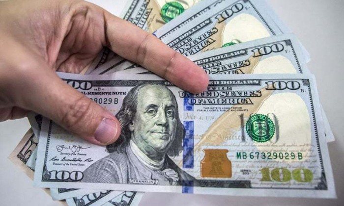 Dollar sabit, avro ucuzlaşır: manatın məzənnəsində nə baş verir? - ŞƏRH