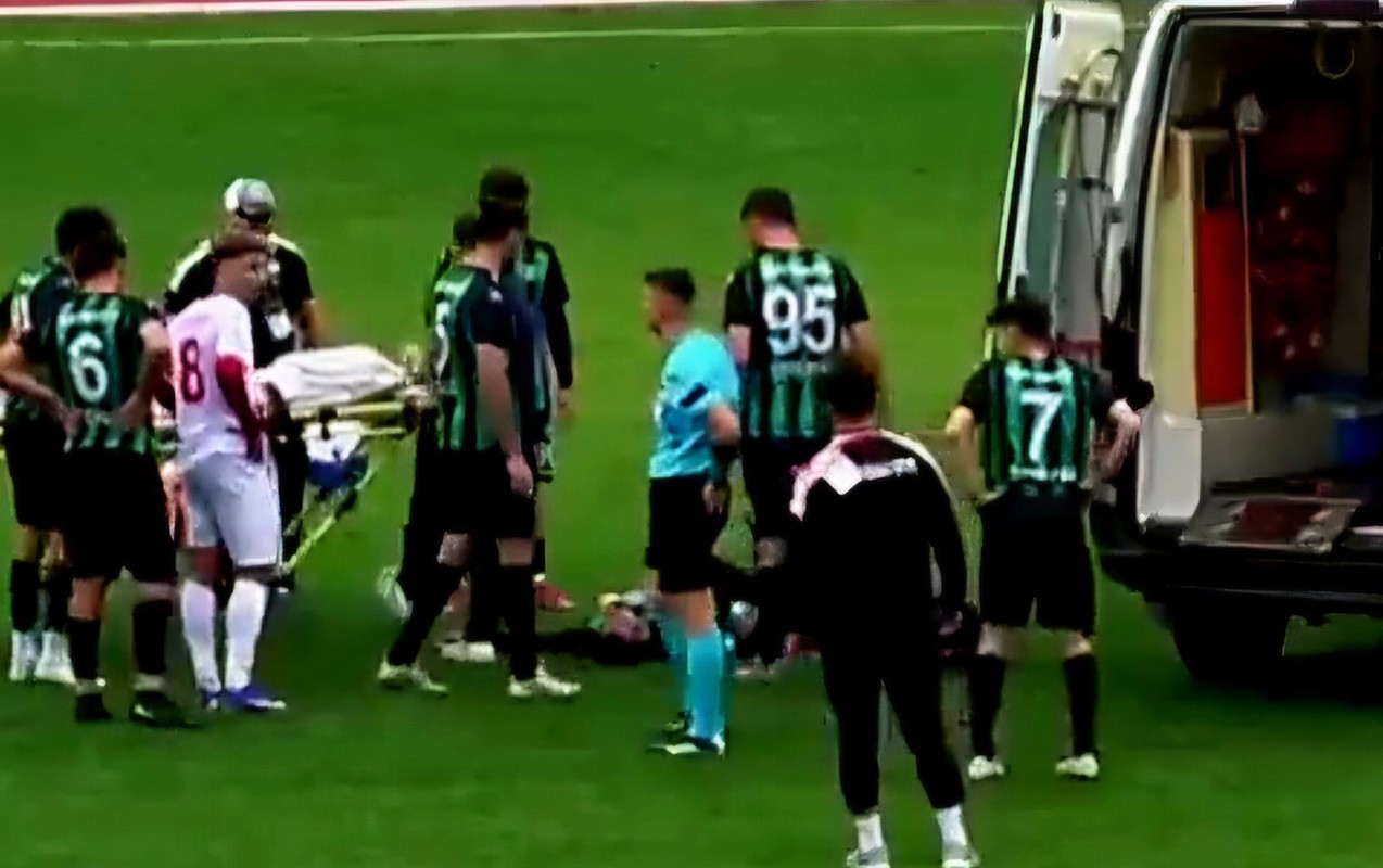 35 yaşlı futbolçu oyun zamanı infarkt keçirdi