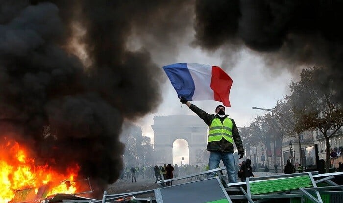 Clashes erupt between police and protesters in Lyon