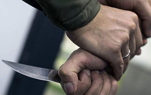 Xəstəxanada direktor müavinini bıçaqlayan sürücü imiş