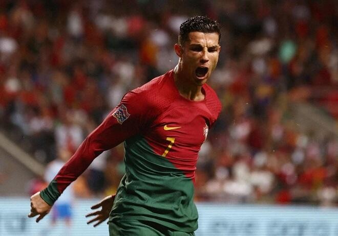 Leao takes Ronaldo’s No. 7 shirt for Portugal