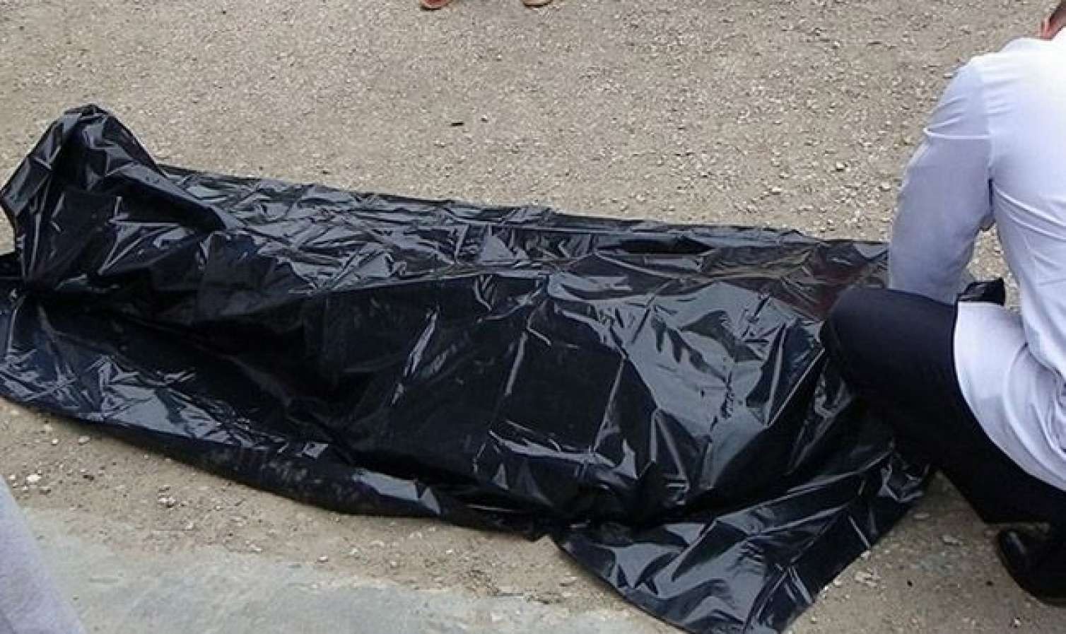 18 yaşlı oğlan məktəbin qarşısında qıza görə öldürülübmüş -   TƏFƏRRÜAT