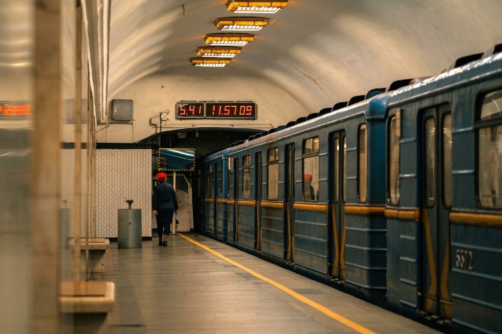 Kiyevdə nəqliyyat iflic oldu: Metro dayandırıldı -