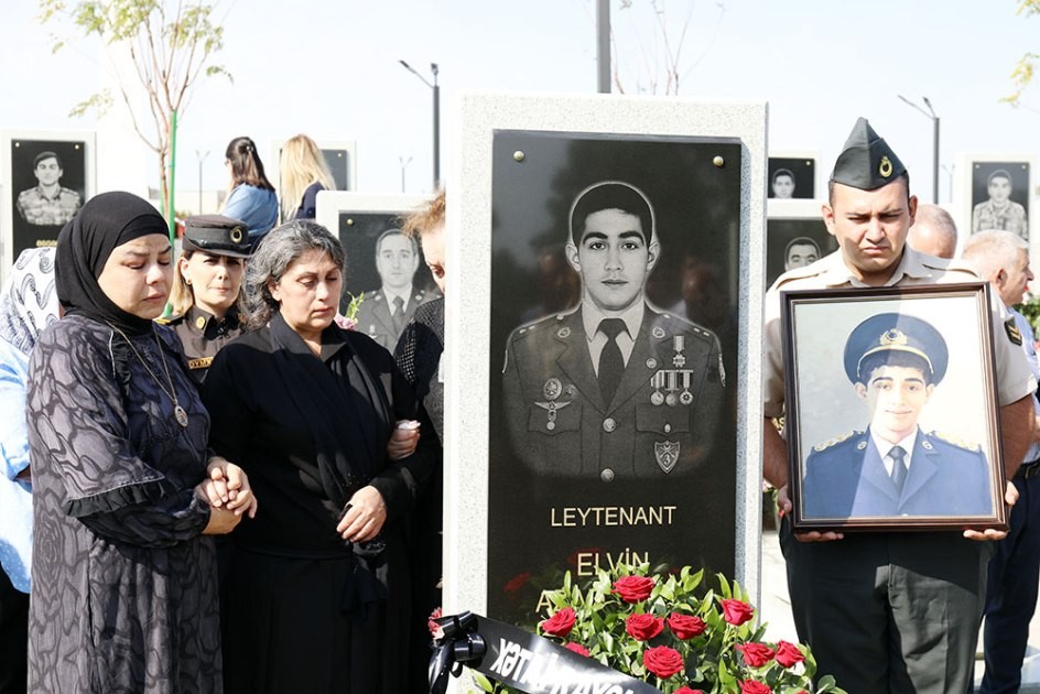 Şəhid leytenant Elvin Şükürlünün məzarı ziyarət edildi -