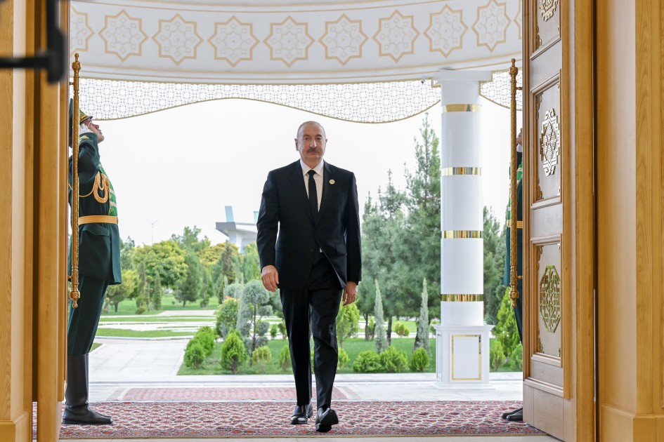 İlham Əliyev Türkmənbaşıda konsert proqramında -