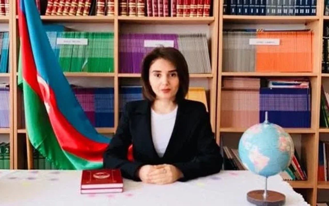 İşdən çıxan müəllimin etirazına məktəbdən -
