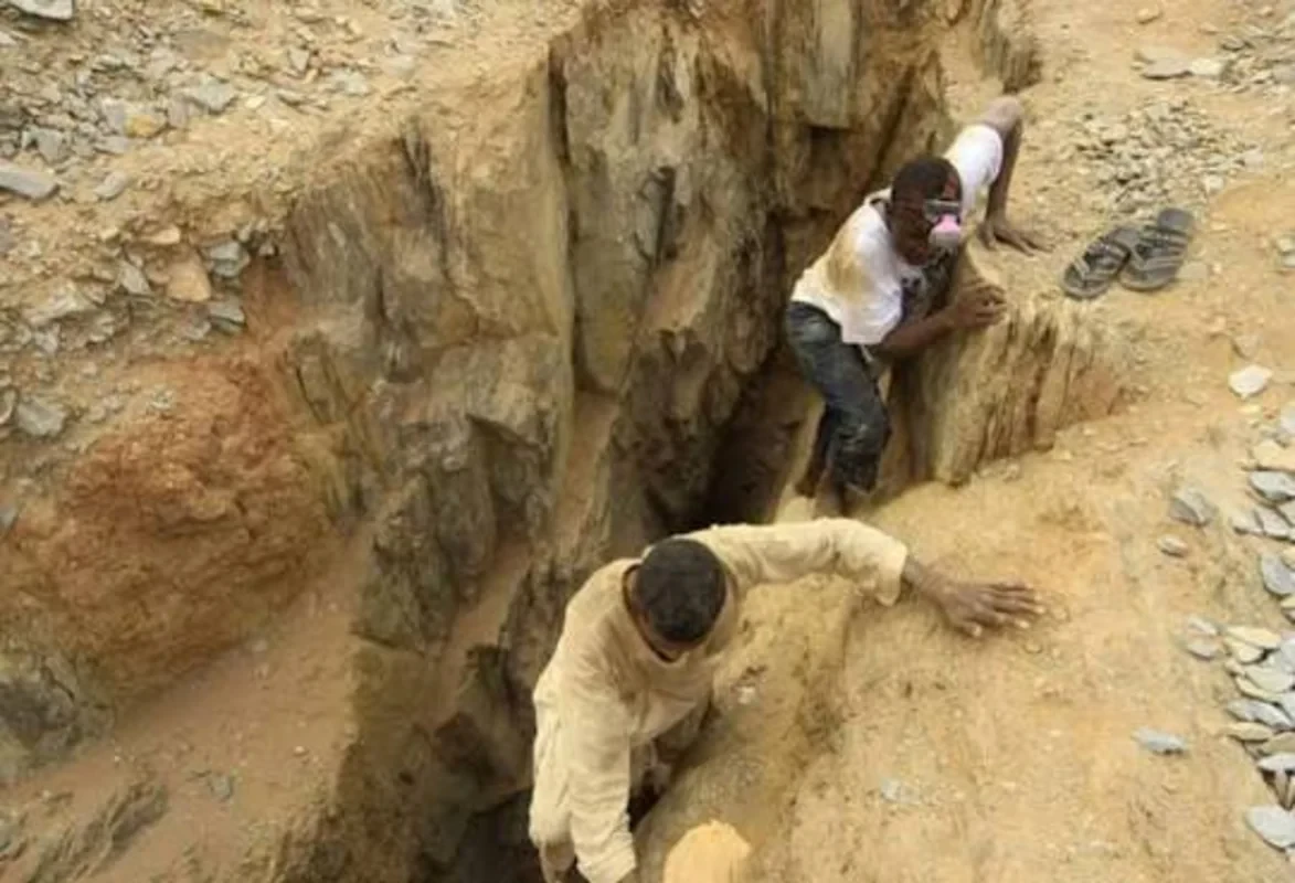 Misir və Sudan sərhədində qızıl mədəninə hücum: 70-dən çox ölən var - Video