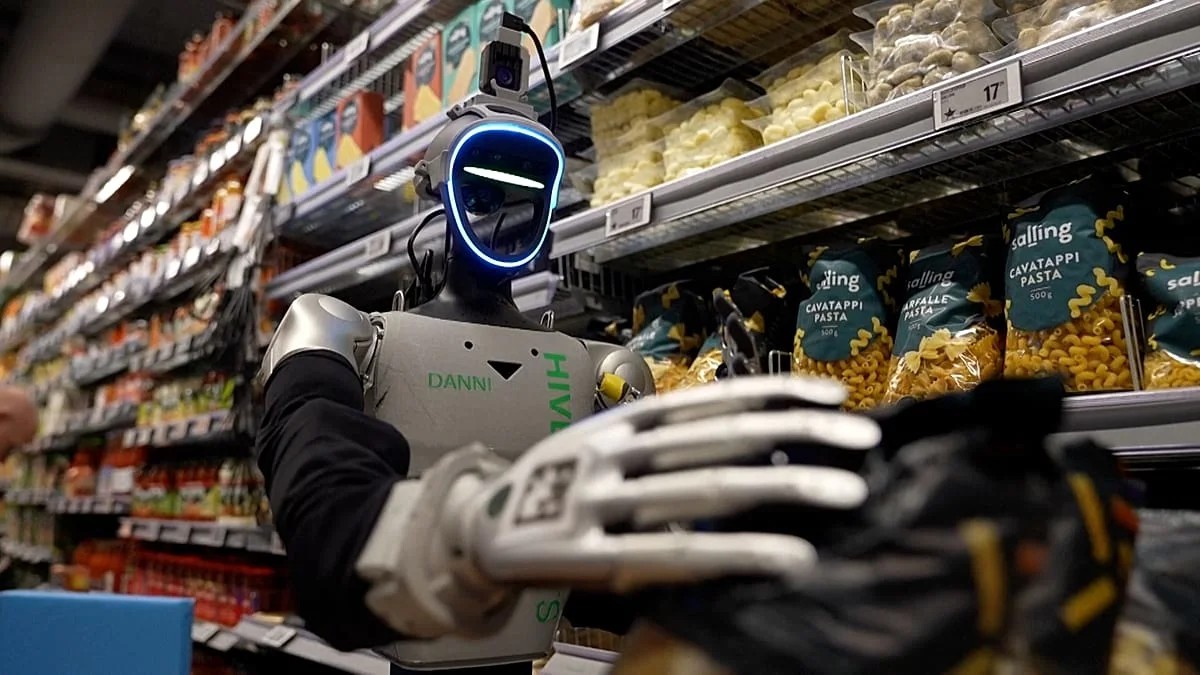 Robotlar supermarketlərdə gecə növbəsinə hazırlaşır