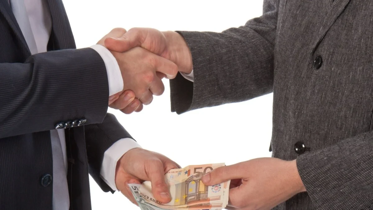 Какие права получат информаторы о коррупции в Азербайджане?