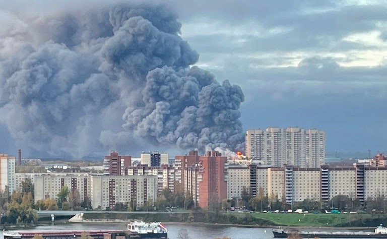 Ukrayna Leninqrad vilayətinə zərbə endirdi: "Ozon"un logistika mərkəzi yandı -