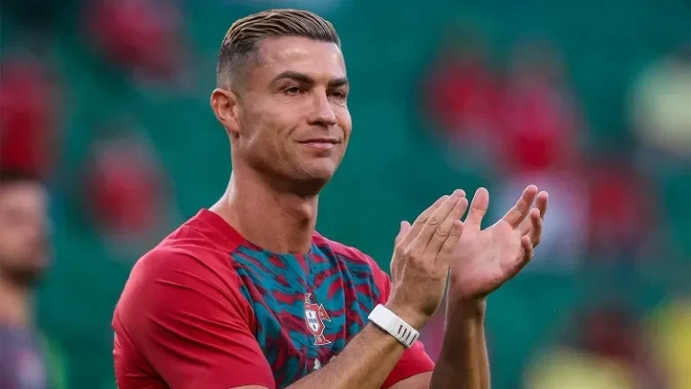 Ronaldo tarixə düşdü: 2 milyard qazanan ilk futbolçu oldu