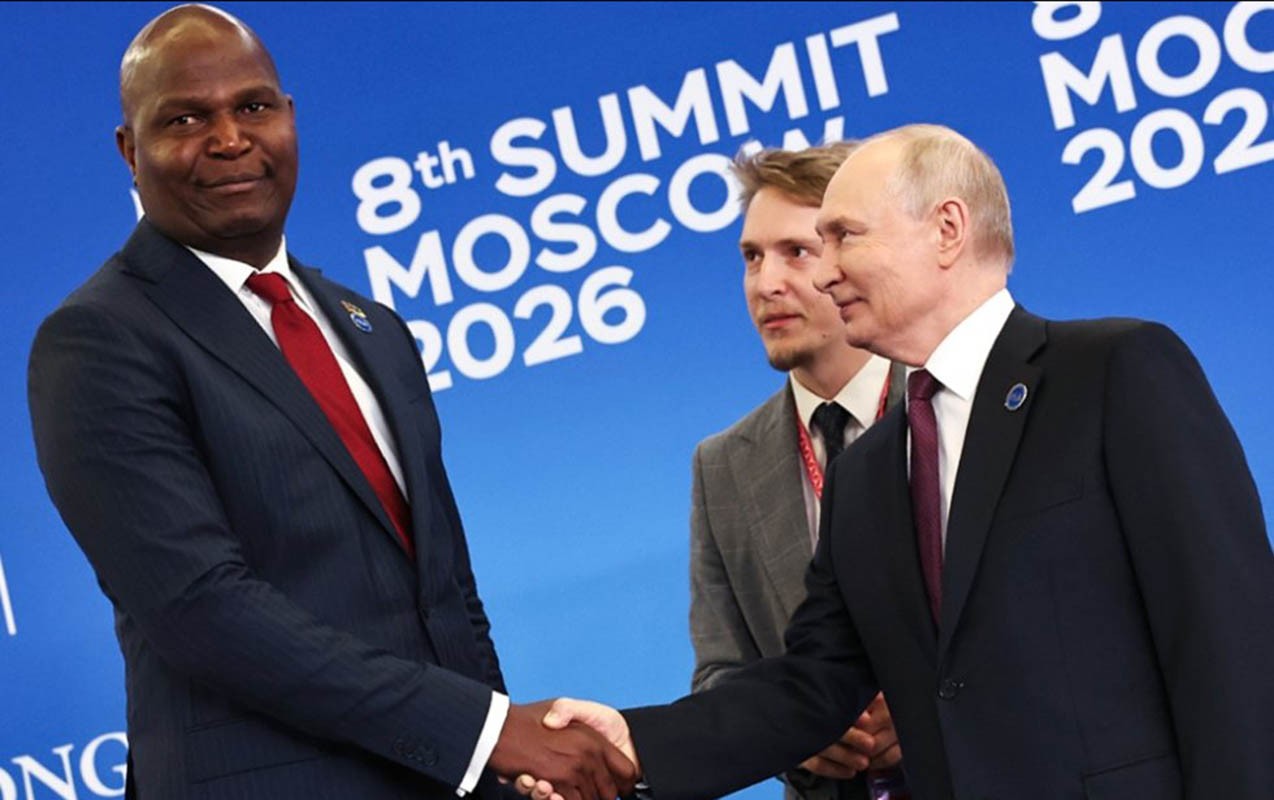 Putinlə boy fərqi diqqət çəkdi -