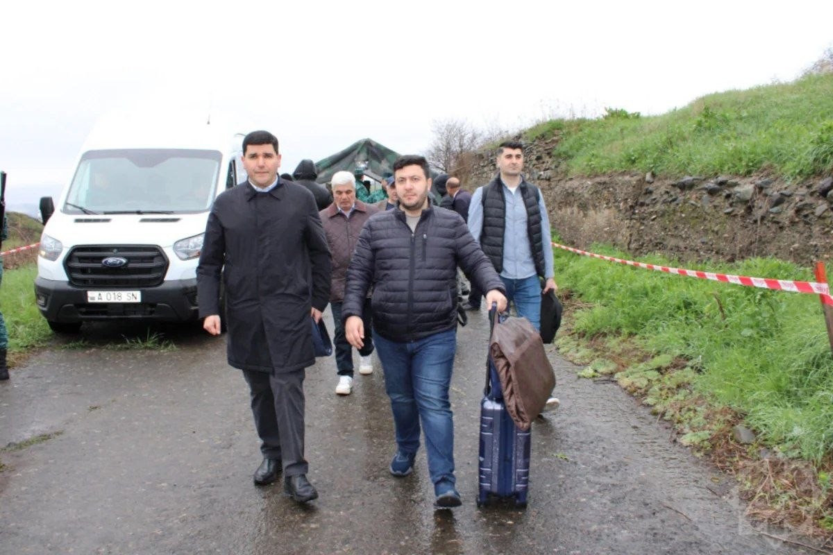 Armenian civil society representatives arrive in Azerbaijan - PHOTO