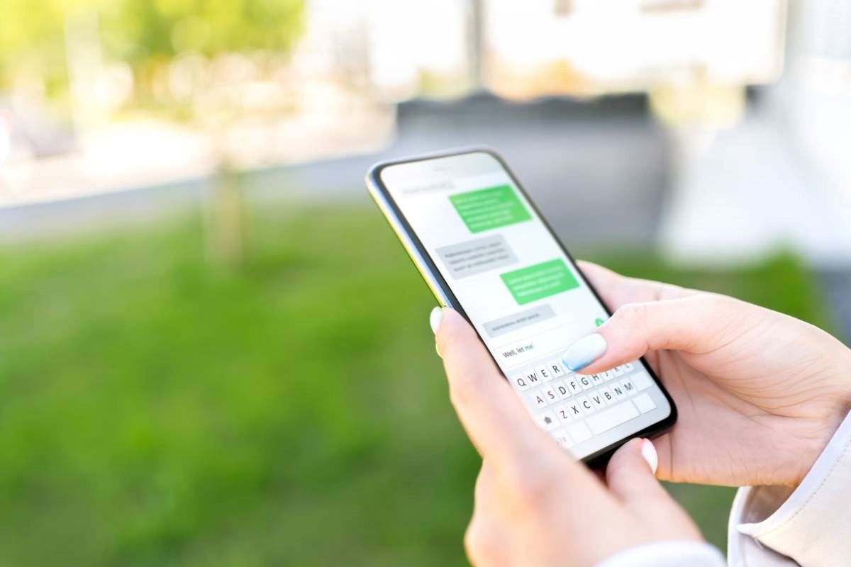 Qubada gənc qız telefonla oynadığına görə döyüldü
