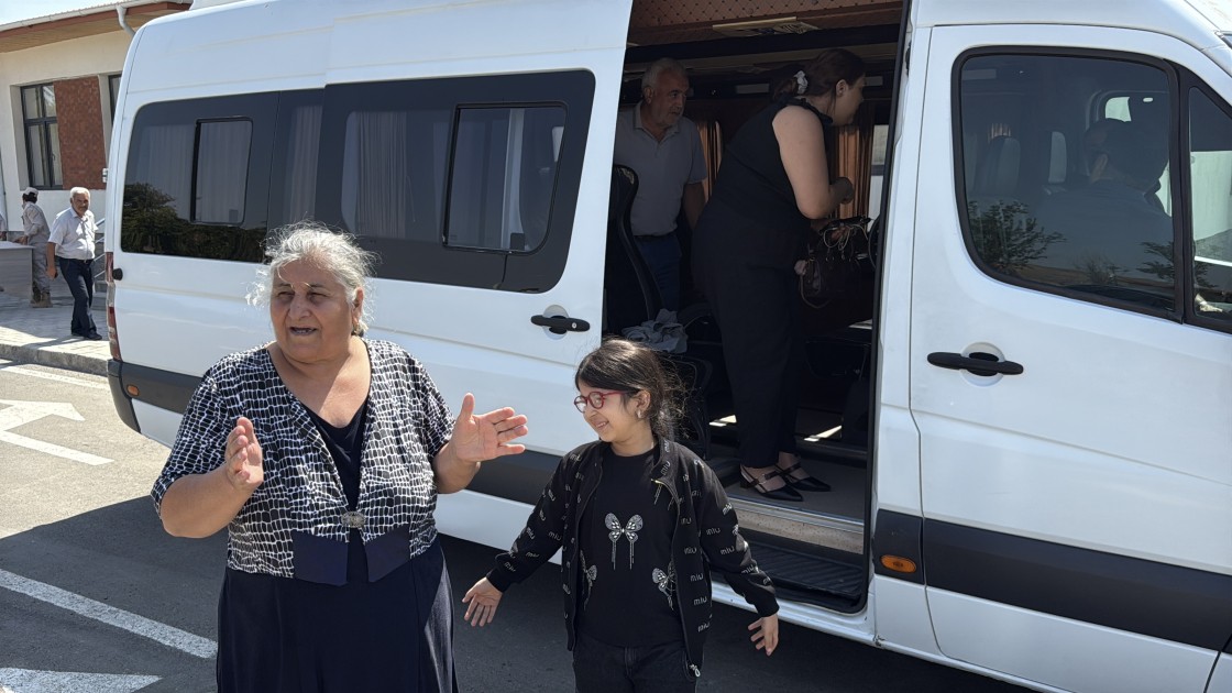 Şükürbəylidə daha 15 ailəyə evlərinin açarları təqdim olunub