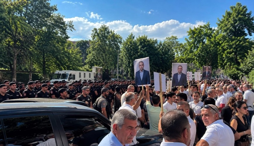 İrəvanda ARA QARIŞDI: Polis qüvvələri əraziyə cəlb olundu -
