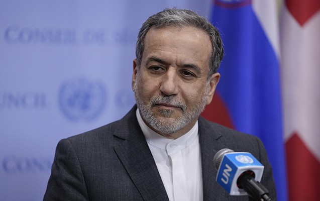 Abbas Əraqçi Asim Münirlə regiondakı son hadisələri müzakirə edib