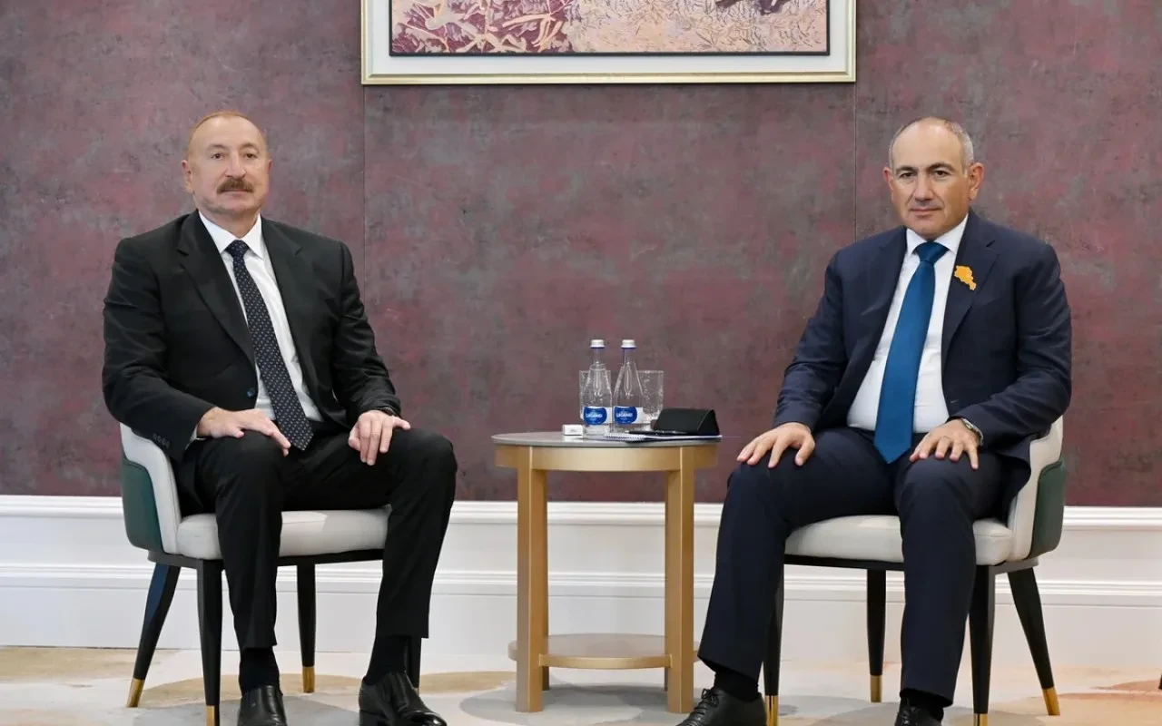 İlham Əliyevlə Paşinyan arasında görüş keçirilib -