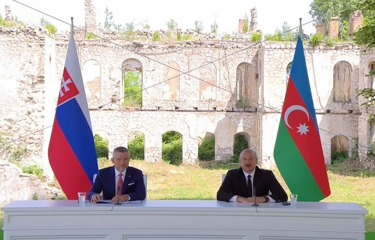 Prezident İlham Əliyev və Slovakiya Prezidenti Şuşada mətbuata bəyanatlarla çıxış ediblər -