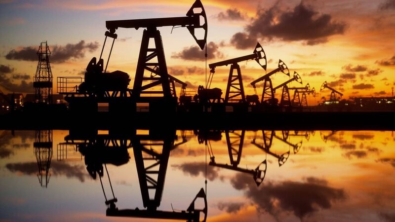 Oil falls 2% on easing supply concern after US, Iran agree to talks