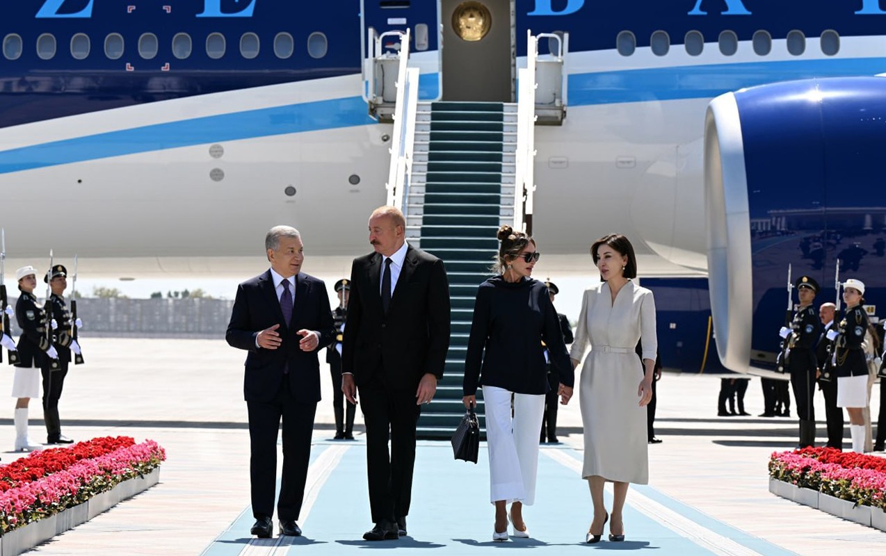 Prezident xanımı ilə Özbəkistandadır -